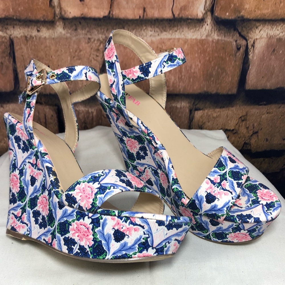 JUST FAB Women’s Floral wedges sz 10.